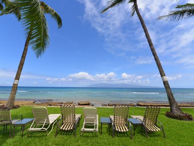 Ocean Views Updated Unit with Lanai and World Class Beach